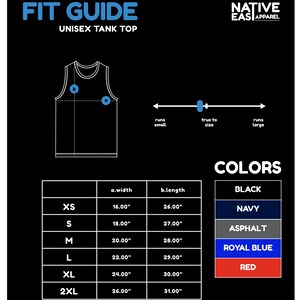 Puede incluir: Gr&aacute;fico negro que muestra una gu&iacute;a de tallas para una camiseta sin mangas unisex. La gu&iacute;a incluye medidas en cm para el ancho y el largo, que van desde la XS hasta la 2XL. Las opciones de color son negro, azul marino, asfalto, azul real y rojo.