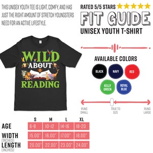 Puede incluir: Camiseta negra unisex para j&oacute;venes con un gr&aacute;fico de un libro y animales con el texto "Wild About Reading". La tabla de tallas muestra la edad, el ancho en pulgadas y la longitud en pulgadas.