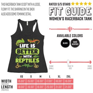 以下が含まれることがあります： 「Life is Better with Reptiles」の文字と爬虫類のイラストが描かれた、ダークヘザーのレーサーバックタンクトップ。 黒とダークヘザーで利用可能。 幅は38.1cmから48.3cm、長さは45.7cmから53.3cmです。