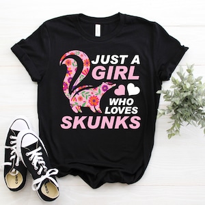 Just A Girl Who Loves Skunks Wildlife Safari Animals Lovers Cute T-Shirt, Skunk Costume Gifts, Birthday Party Present, Zoo Keeper Zookeeper,