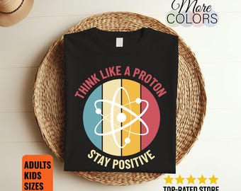 T-shirt nerd, Think Like A Proton Stay Positive T-shirt, shirt retro scheikunde, cadeau wetenschap humor, grappige geektop, T-shirt scheikundeliefhebber