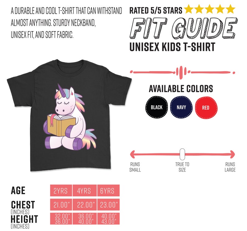 Pode incluir: Camiseta preta unissex infantil com um unic&oacute;rnio de desenho animado lendo um livro. A camiseta tem o texto "Uma camiseta dur&aacute;vel e legal que pode suportar quase tudo. Gola resistente, caimento unissex e tecido macio." Dispon&iacute;vel em preto, azul marinho e vermelho.