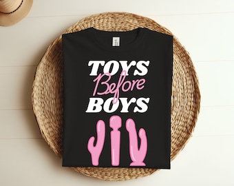 Camiseta divertida y divertida para mujer con humor adulto que dice "Juguetes antes que niños", ideal como regalo de cumpleaños para adultos, con chistes sucios, atuendo para fiesta de juguetes para adultos.