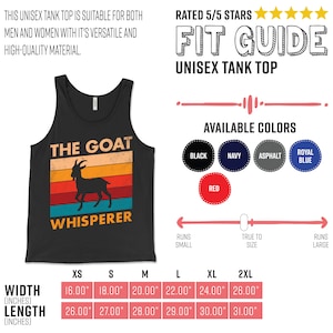 Puede incluir: Camiseta sin mangas unisex negra con el texto "THE GOAT WHISPERER" y una silueta de cabra sobre un dise&ntilde;o retro de puesta de sol. Disponible en varios colores. Las medidas de ancho var&iacute;an de 40,6 cm a 66 cm, y las de largo de 66 cm a 78,7 cm.