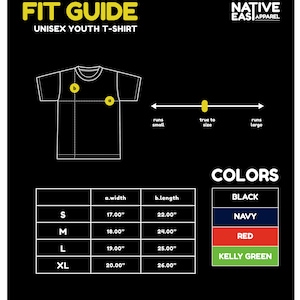 Puede incluir: Gr&aacute;fico negro que muestra una gu&iacute;a de tallas para una camiseta unisex para j&oacute;venes. La gu&iacute;a incluye un contorno de camiseta con puntos de medici&oacute;n, una tabla de tallas con ancho y largo en pulgadas y opciones de color.