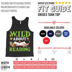 Puede incluir: Camiseta de tirantes negra con un gr&aacute;fico de animales leyendo un libro y el texto "Wild About Reading". La tabla de tallas muestra el ancho y la longitud en pulgadas para las tallas XS a 2XL.