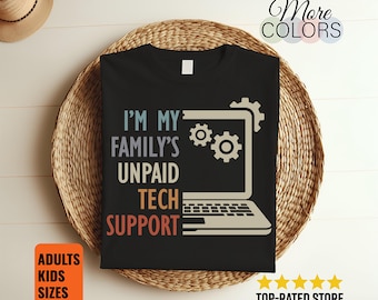 Könnte beinhalten: Schwarzes T-Shirt mit dem Text "I'M MY FAMILY'S UNPAID TECH SUPPORT" in einem mehrfarbigen Design. Eine Laptop-Grafik ist über dem Text abgebildet. Das Shirt hat auch die Wörter "ADULTS KIDS SIZES" und "TOP-RATED STORE" auf dem Bild.