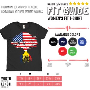 K&ouml;nnte beinhalten: Ein schwarzes T-Shirt mit einem abgenutzten amerikanischen Flaggen-Design und einer rum&auml;nischen Flagge am Fu&szlig; des Baumstamms. Das T-Shirt ist in verschiedenen Farben erh&auml;ltlich, darunter Schwarz, Marineblau, Dunkelgrau meliert, K&ouml;nigsblau, Rot und Kellygr&uuml;n. Die Gr&ouml;&szlig;entabelle zeigt die Breite und L&auml;nge des T-Shirts in Zoll f&uuml;r die Gr&ouml;&szlig;en S, M, L, XL und 2X.