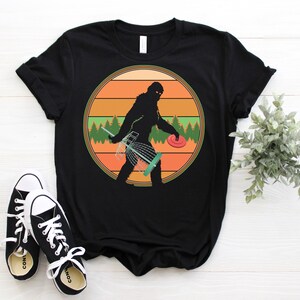 Disc Golf Bigfoot Sasquatch Yeti Funny Disc Golfing Lover Player Gift Vintage T-Shirt, Frisbee Flying Throwing Golf, Players Throw A Disc,