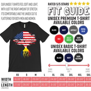 K&ouml;nnte beinhalten: Ein schwarzes T-Shirt mit einem abgenutzten Design eines amerikanischen Flaggenbaums mit rum&auml;nischen Flaggenwurzeln. Das T-Shirt ist in verschiedenen Gr&ouml;&szlig;en von XS bis 5XL erh&auml;ltlich. Die Gr&ouml;&szlig;entabelle zeigt die Breite und L&auml;nge des T-Shirts in Zoll.