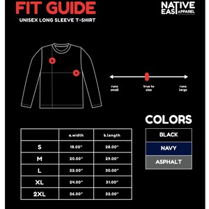 Puede incluir: Gr&aacute;fico negro que muestra una gu&iacute;a de tallas para una camiseta unisex de manga larga. La gu&iacute;a incluye medidas en pulgadas para las tallas S a 2XL y opciones de color: negro, azul marino y asfalto. El logotipo de Native East Apparel est&aacute; en la parte superior derecha.