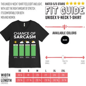 Puede incluir: Camiseta negra de cuello en V con un gr&aacute;fico de un diagrama de barras que muestra la probabilidad de sarcasmo. El gr&aacute;fico muestra porcentajes para hoy, esta noche, ma&ntilde;ana y el fin de semana. La camiseta est&aacute; disponible en tallas XS a 2XL.