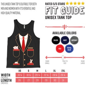K&ouml;nnte beinhalten: Schwarzes Unisex-Tanktop mit einem Dirigentenanzug-Design, einschlie&szlig;lich roter Krawatte und Taschen-Details. Das Shirt hat eine Gr&ouml;&szlig;entabelle und ist in mehreren Farben erh&auml;ltlich. Gr&ouml;&szlig;en von XS bis 2XL, mit Breiten von 41.3 bis 66.7 cm und L&auml;ngen von 66 bis 78.7 cm.