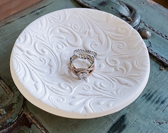 Clay Farmhouse Ring Dish / Minimalist / Jewelry Dish / Trinket Dish Gift