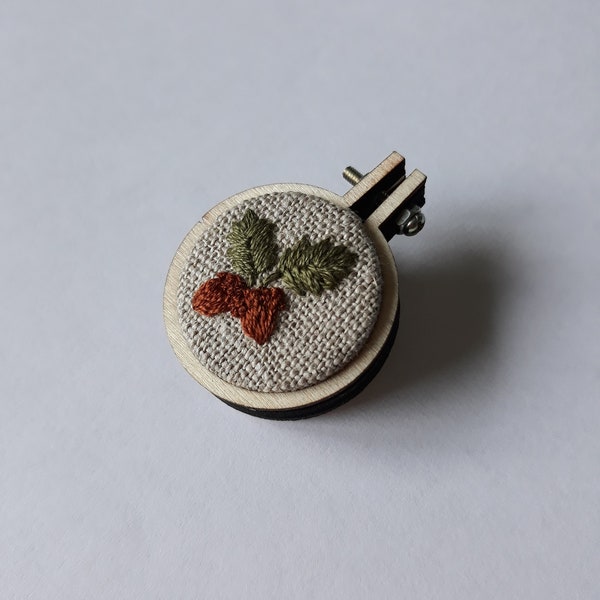 Acorn brooch, hand embroidered brooch, hand embroidered flower brooch, autumn brooch, aprons, flower, Christmas brooch, seasonal