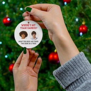 Enfeite de cerâmica, High School Musical 'O que diabos esses dois estão fazendo na árvore' Decoração de Natal, Presente de Natal, Lembrança, Colecionável,