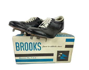 brooks baseball cleats