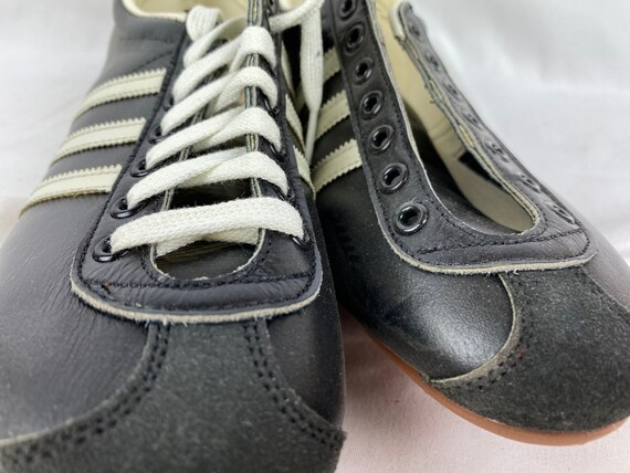 brooks baseball shoes