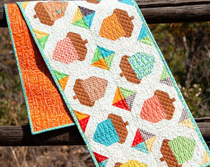Acorn Love Table Runner Pattern by Lori Holt of Bee in My Bonnet - Etsy
