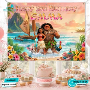 以下が含まれることがあります： 「HAPPY 3RD BIRTHDAY EMMA」の文字が入ったカラフルなバナーは、アニメのキャラクターが登場するトロピカルなシーンを描いています。 バナーは花とビーチのシーンで飾られています。 ピンクのケーキとカップケーキが窓の前に展示されています。
