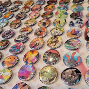 Cadeau surprise 3 boutons de carte Pokémon personnalisés