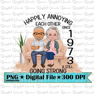 Sich gegenseitig glücklich ärgern seit 1973 Png; Immer noch starke Sublimation; Lustiges Pärchen-Shirt Png; Lustiges Jubiläums-Png; Glückliches Paar Png