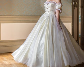 Wedding dress with ecru and white crinoline