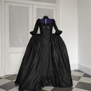 Kleid aus dem 18 jahrhundert -  Österreich