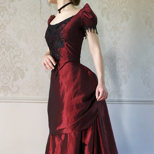 Victorian ball gown in burgundy taffeta
