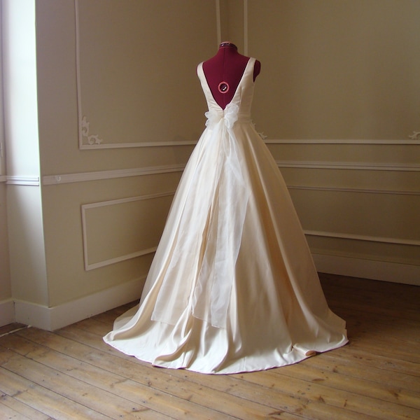 Grace Kelly wedding dress in cream duchess satin