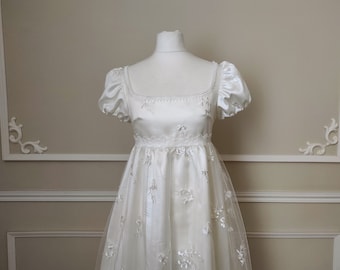 Robe de mariée 1er Empire/ Régence, tulle brodé et dentelle ivoire