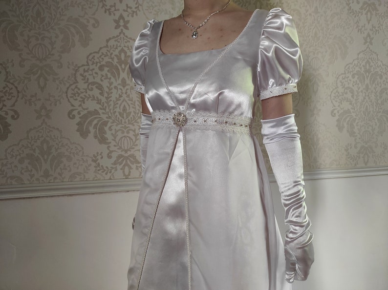 1st Empire 1800 white dress, in satin and silk-effect muslin image 8