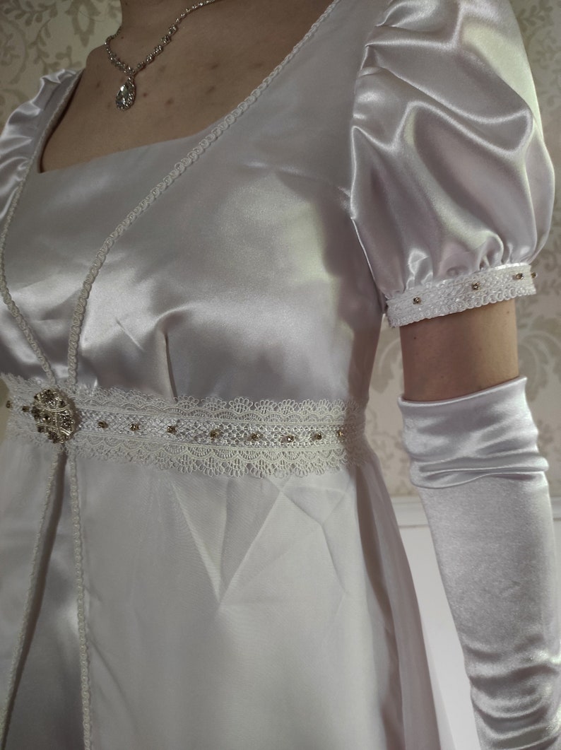 1st Empire 1800 white dress, in satin and silk-effect muslin image 5