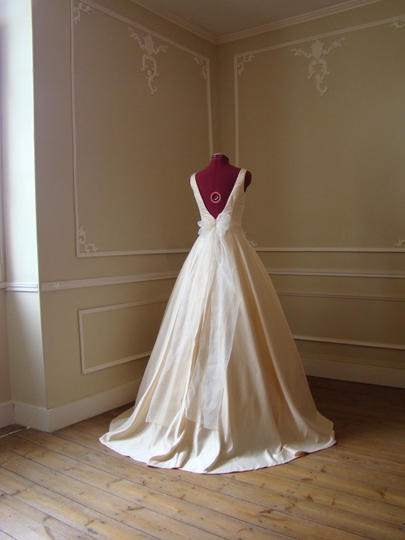 Vestido de novia de Grace Kelly en crema de duquesa de satén - Etsy España Vestido de novia de Grace Kelly en crema de duquesa de satén - Etsy España