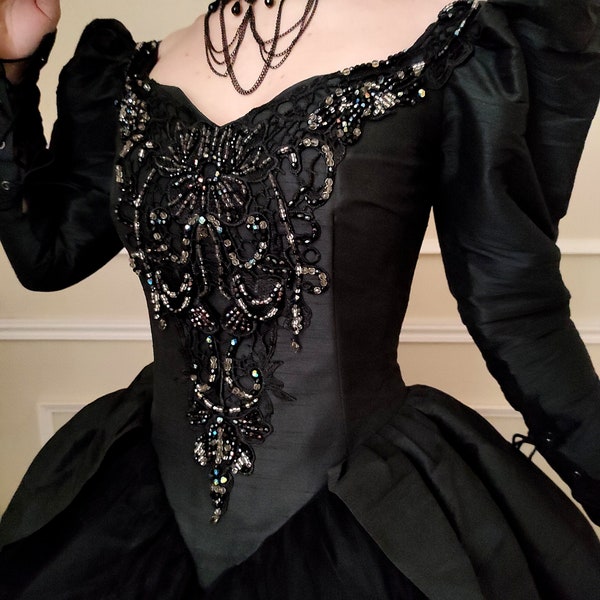 Robe de Reine style Renaissance en soie sauvage noire pour mariage, thème historique, tous évènements