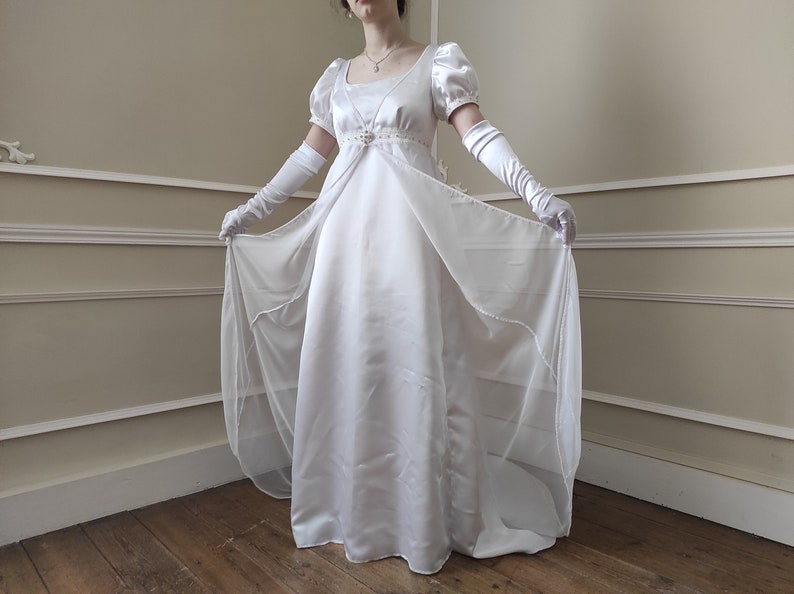 1st Empire 1800 white dress, in satin and silk-effect muslin image 1