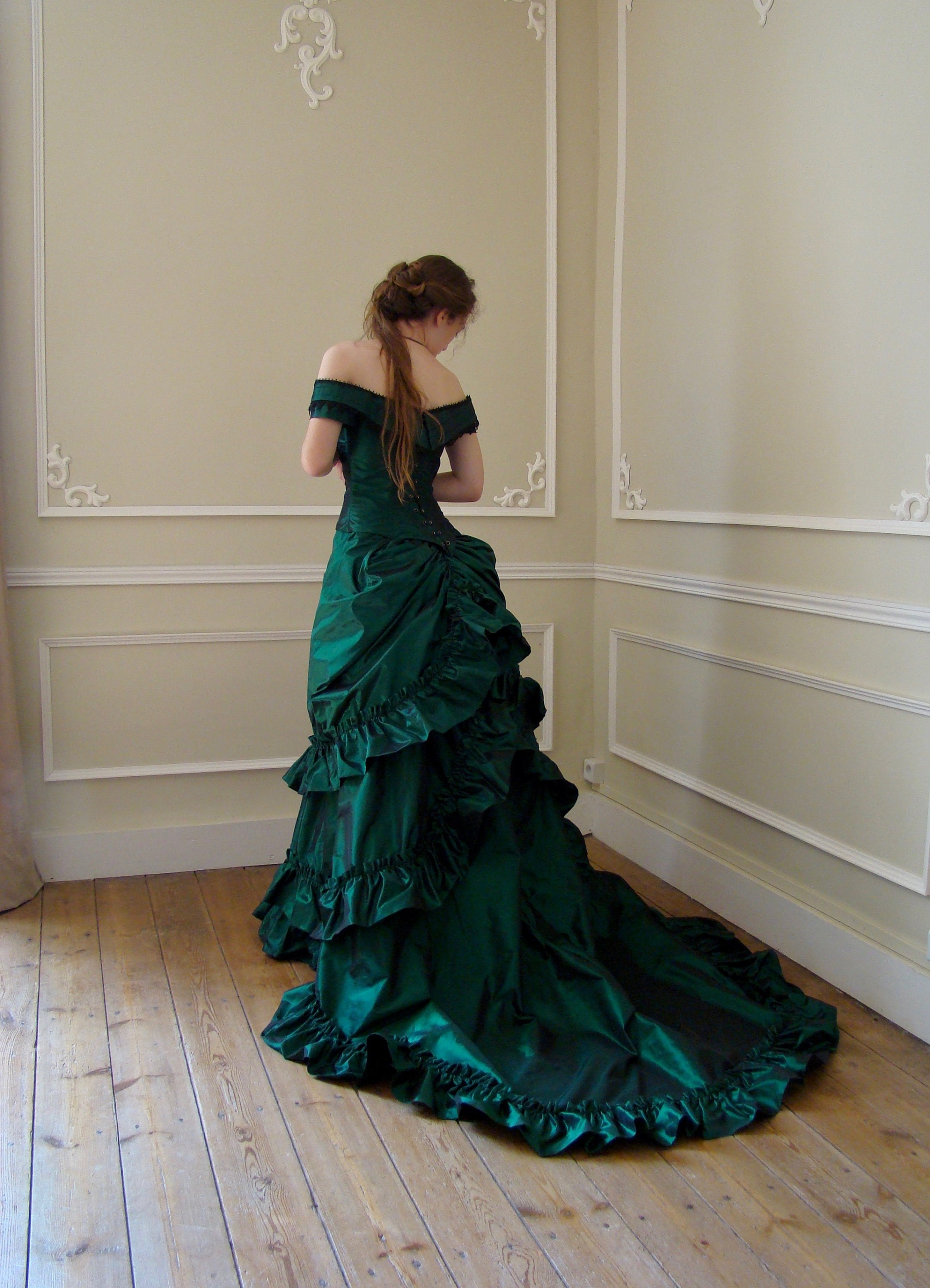 Top 152+ bottle green evening gowns best - camera.edu.vn