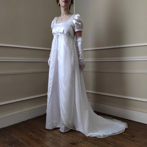 1st Empire 1800 white dress, in satin and silk-effect muslin image 2