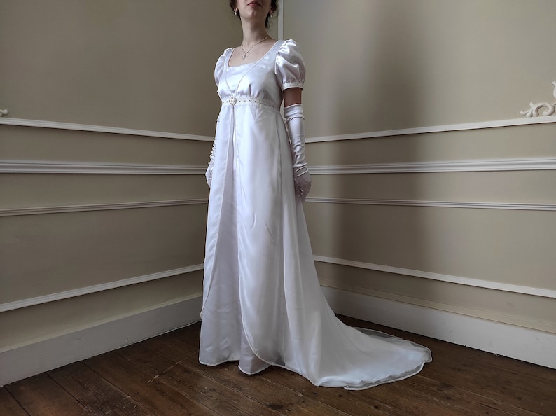 1st Empire 1800 white dress, in satin and silk-effect muslin image 2