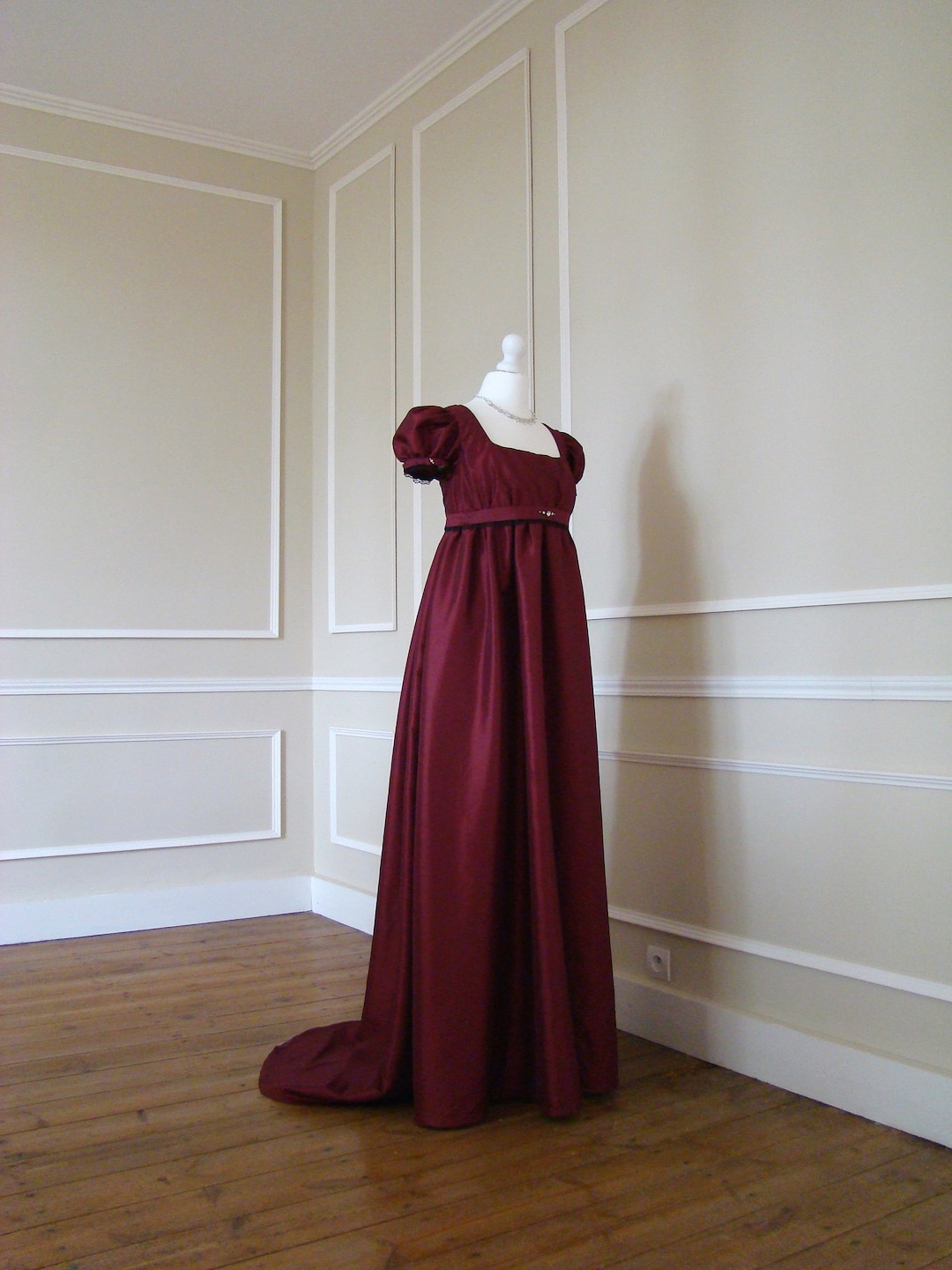 Late 18th Century French Empire Dress Joséphine Style in Burgundy