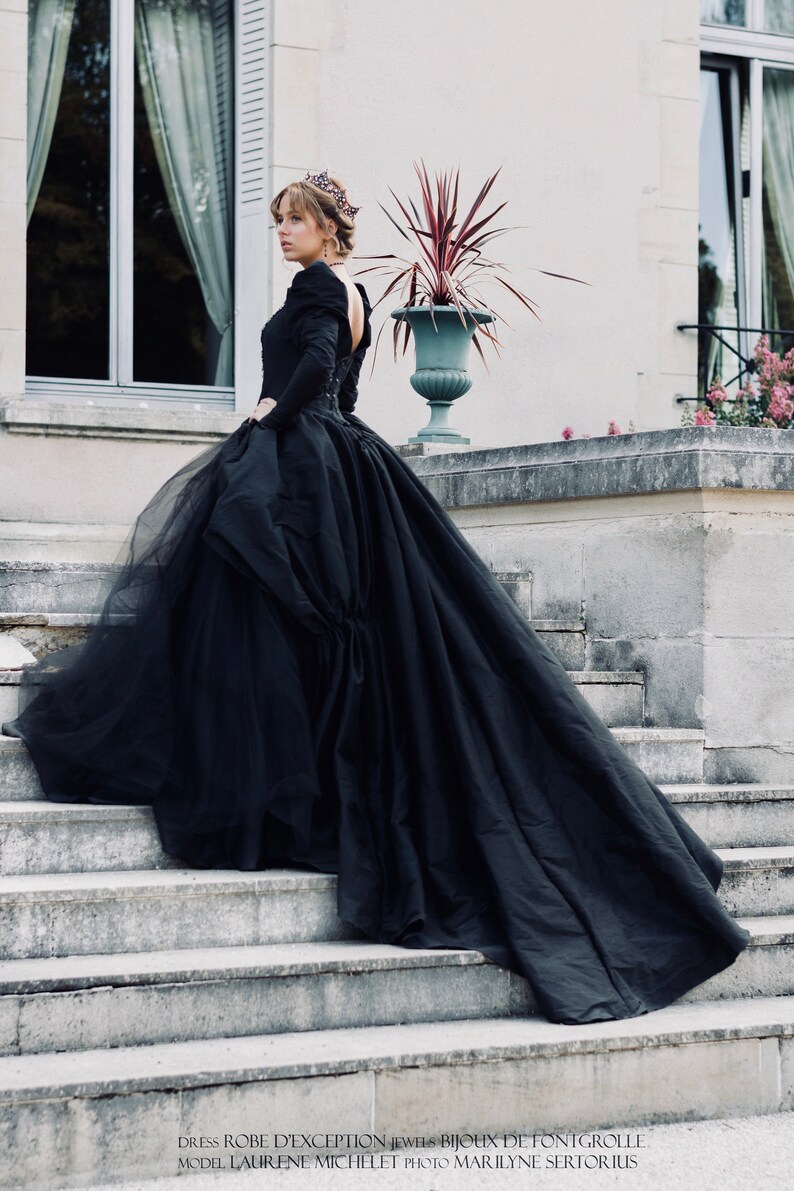 Renaissance style queen dress in black wild silk for weddings, historical themes, all events image 4