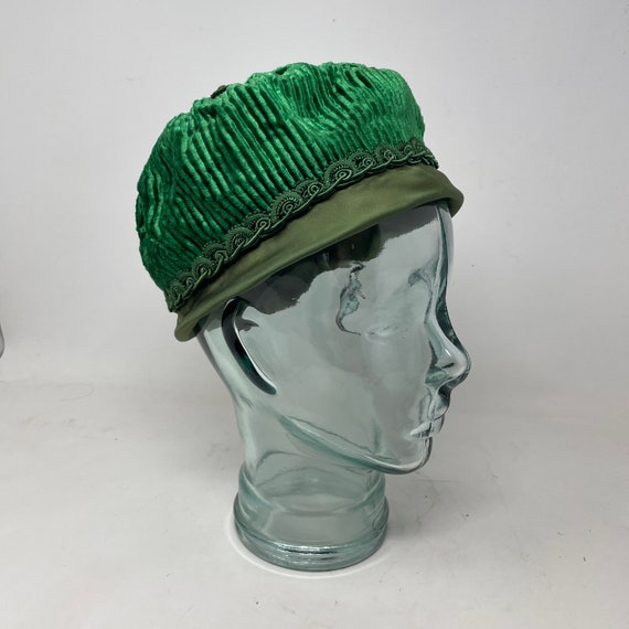 Vtg. 1950's Capulet Style Woman's Hat Green Velve… - image 4