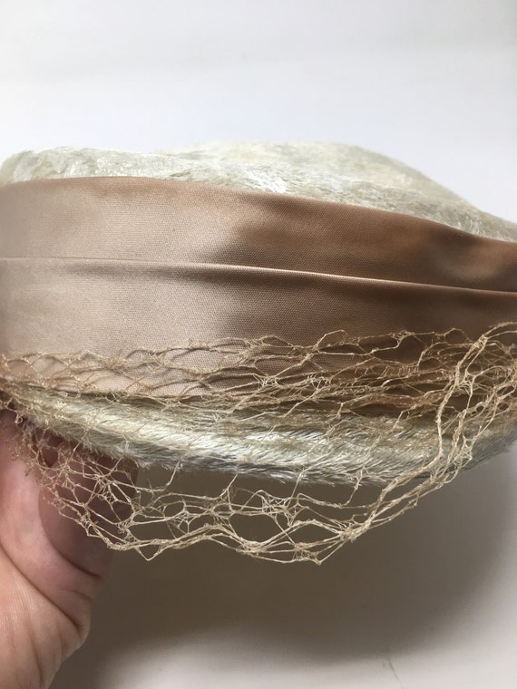 Vintage Women's 1950's Beige/Pink PIllbox Hat Net… - image 5