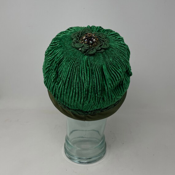 Vtg. 1950's Capulet Style Woman's Hat Green Velve… - image 6