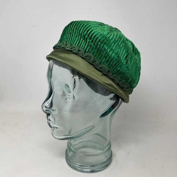 Vtg. 1950's Capulet Style Woman's Hat Green Velve… - image 3