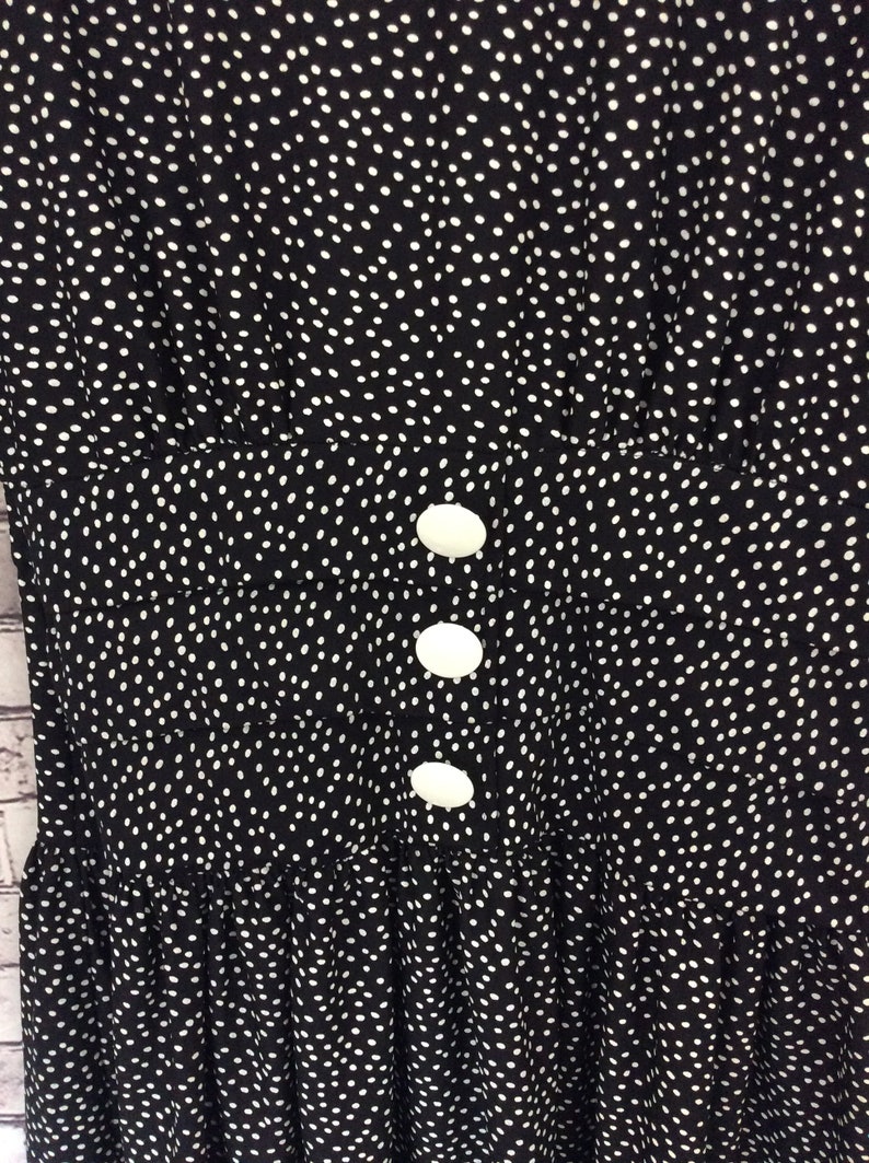 Vintage 1980/'s Women/'s Size 10 Polkadot Dress Padded Shoulders Buttons Gathered Waist Pistachio Movie Theater Prop Fashion