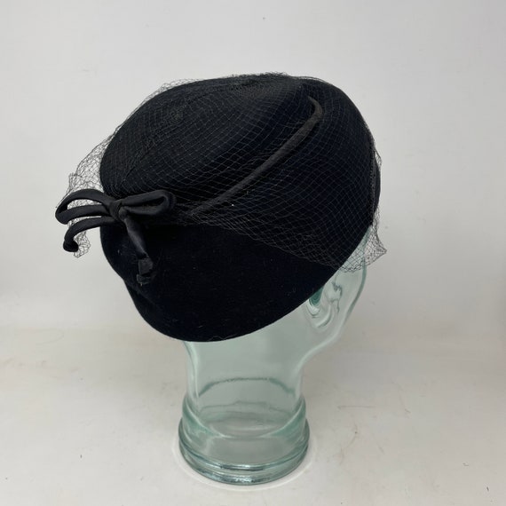 Vtg. Black Wool Felt Pillbox Hat Beaded Netting F… - image 5