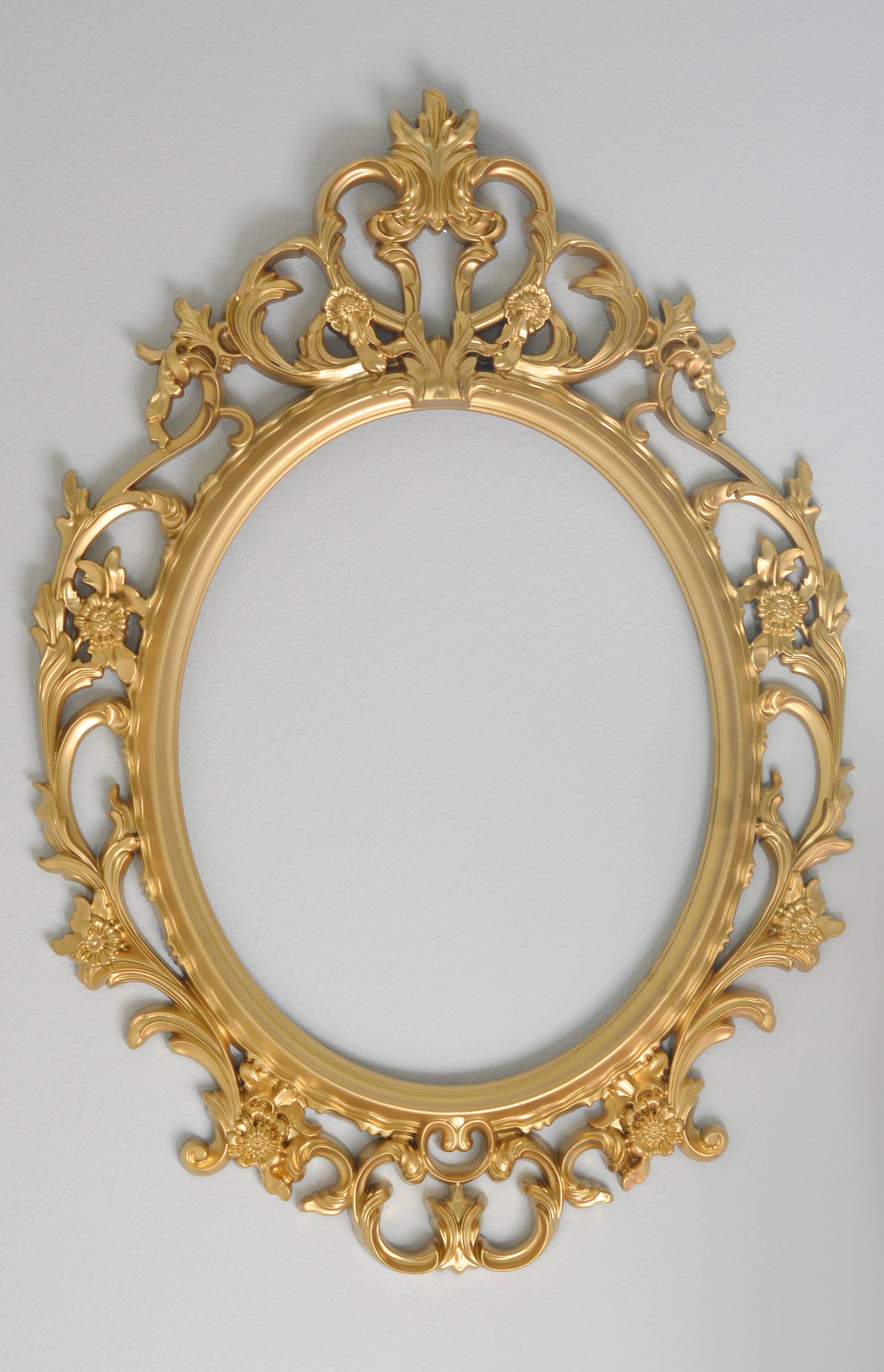 Gold Ornate Oval Frame Shabby Chic Wedding Photo Prop Zoom