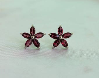Rhodolith Granat Sterling Silber Ohrstecker, Rhodolith Blumen Ohrringe, Rhodolith Schmuck, Natürliche Rhodolith Granat Ohrringe