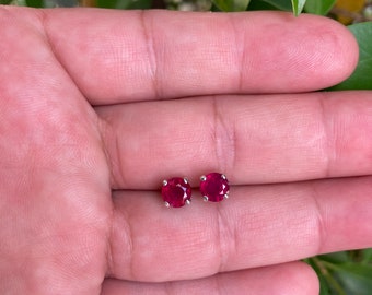 Natürliche Rubin Sterlingsilber Ohrringe, Rubin Ohrringe, Rubin Ohrstecker, Rubin Solitär Ohrstecker, Rubin Runde Ohrstecker